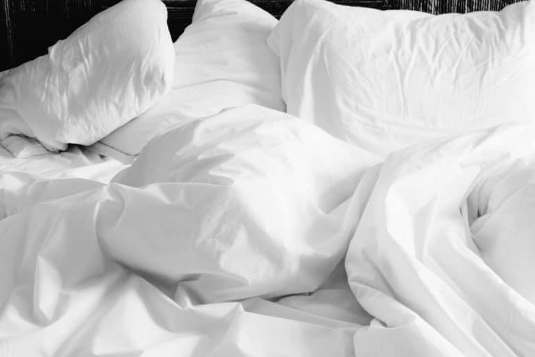 L&rsquo;astuce pour des oreillers et un lit plus moelleux et plus propres