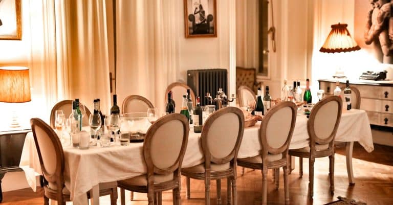 Comment aménager une salle à manger contemporaine et spacieuse ?