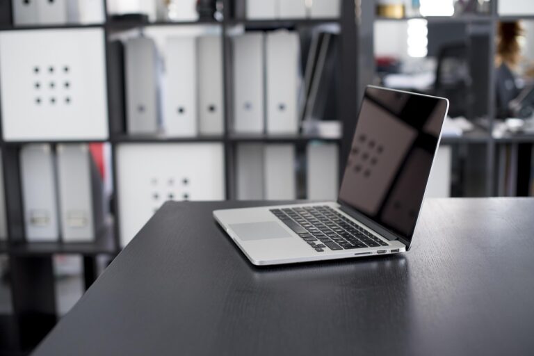 Quels sont les avantages d&rsquo;un bureau à la pointe de la technologie ?