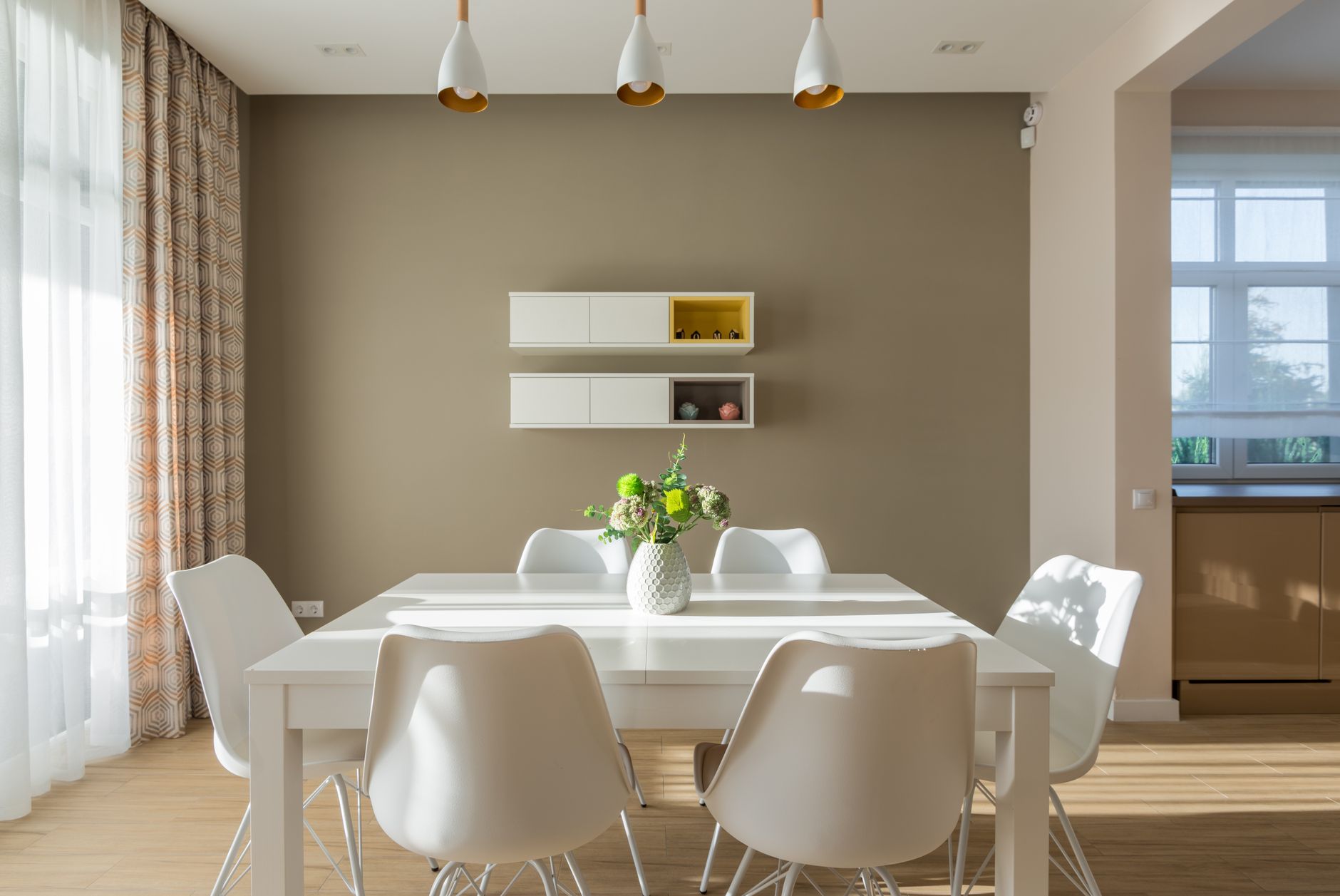 Comment créer une salle à manger contemporaine et chaleureuse ?