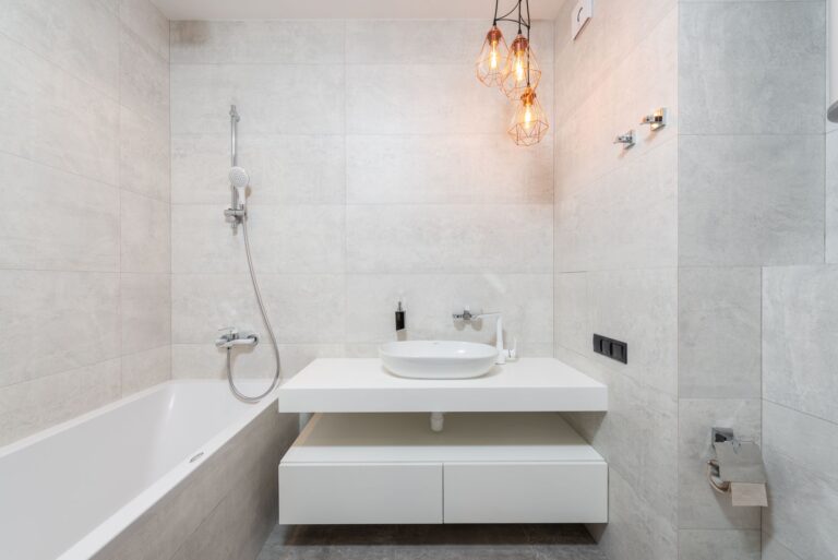 Comment créer une salle de bain minimaliste et épurée ?