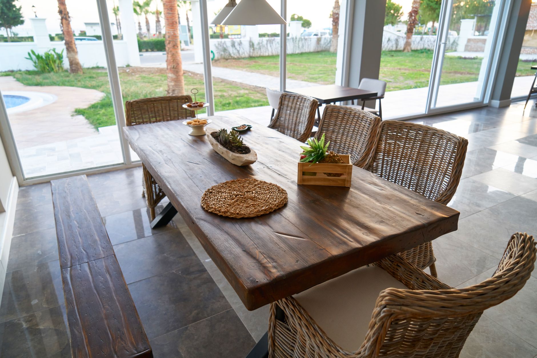 Comment créer une salle à manger rustique chic ?