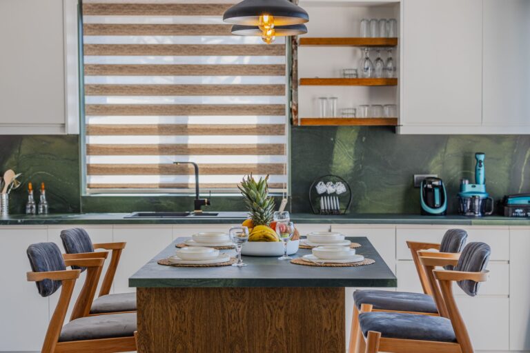 Comment créer une salle à manger contemporaine et spacieuse ?