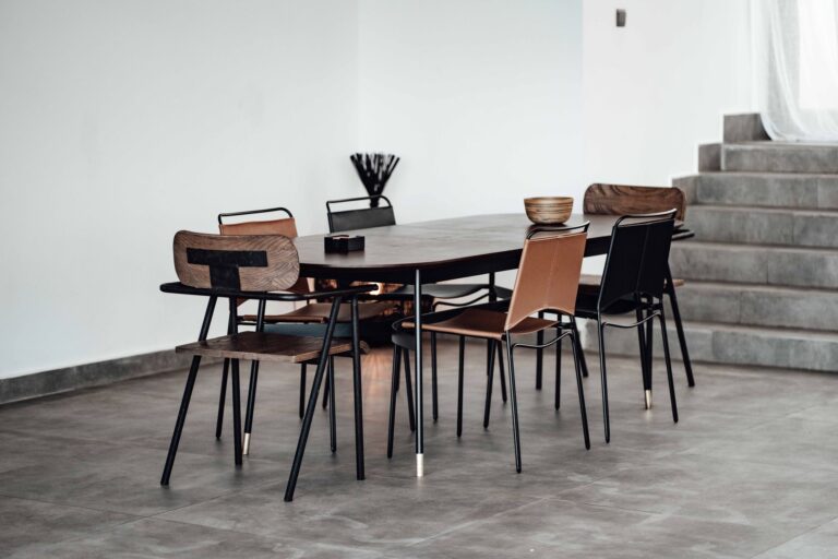 Comment créer une salle à manger moderne et éclairée ?